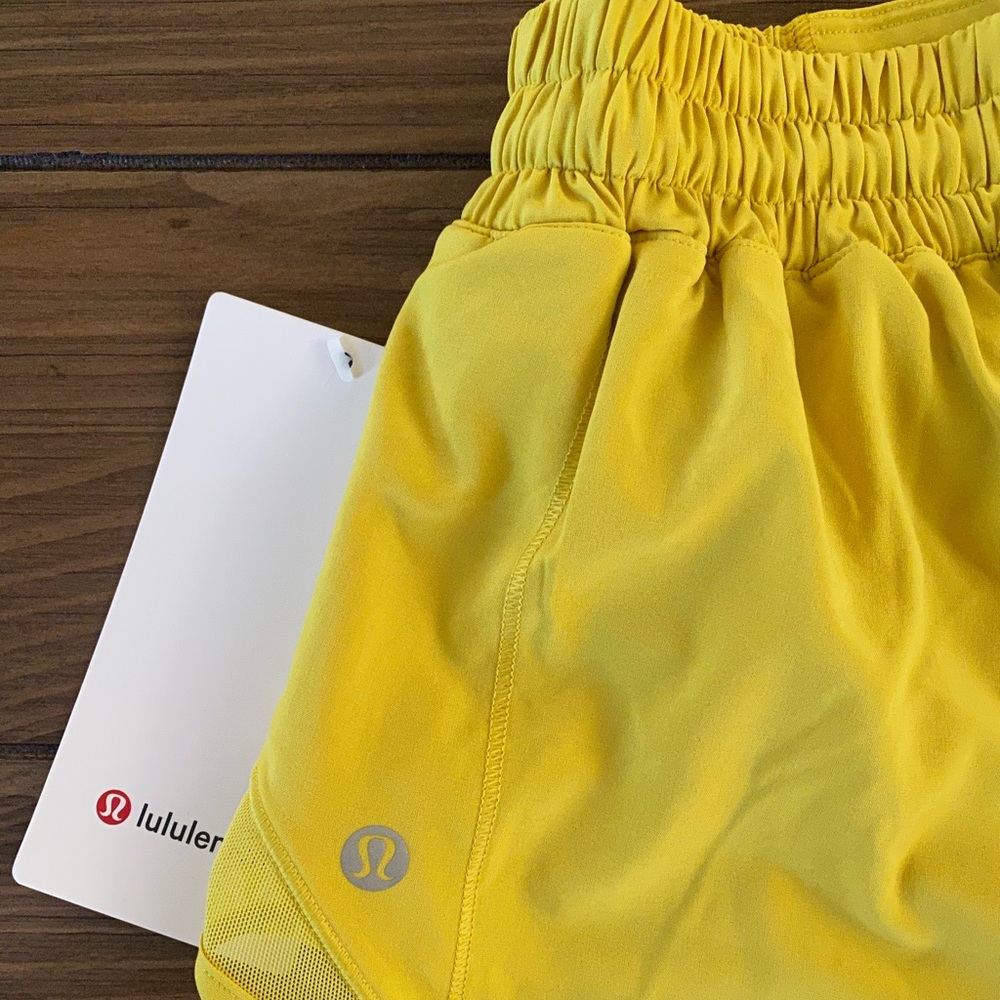 Lululemon hotty hot shorts LR 2.5” - Picture 3 of 3